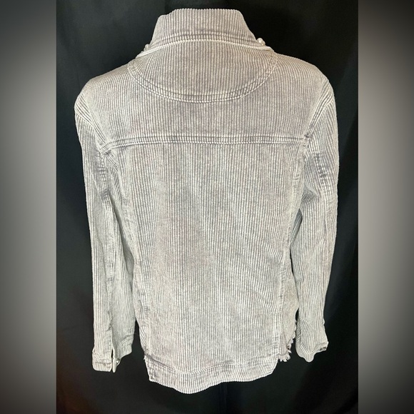 🤩 NEW ITEM! Limelush Gray Women’s Denim Jacket w/ Pearl Accents - Picture 5 of 8